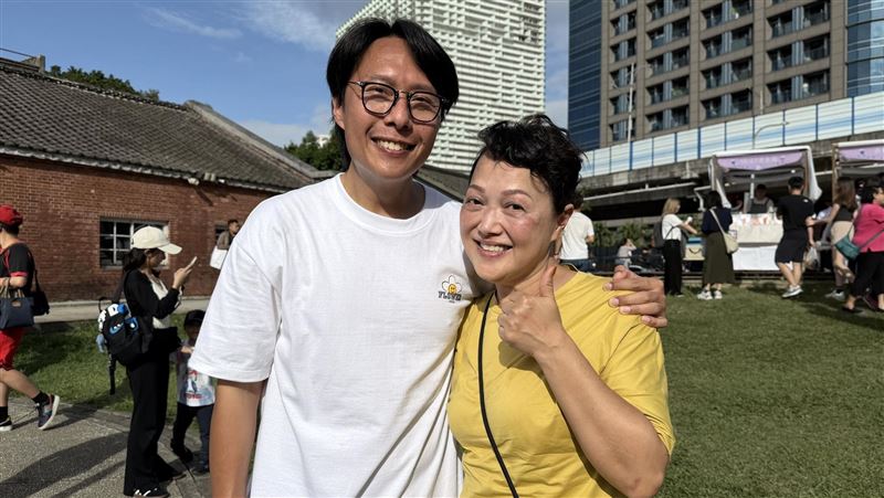 升格新手爸5天　張啟樂露面猛賺奶粉錢