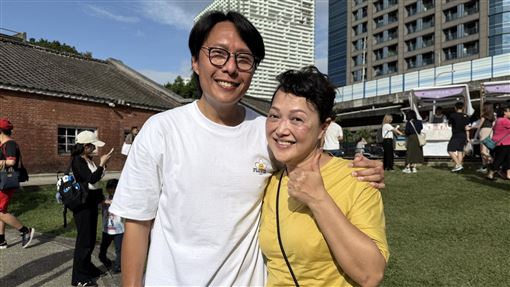 升格新手爸5天　張啟樂露面猛賺奶粉錢