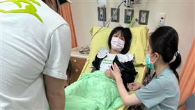 「那對夫妻」妮妮住院觀察。（圖／翻攝自臉書）