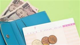 養寵物花掉4百萬！35歲啃老女「靠1招」狂吸血，老父退休金慘剩一半。（示意圖／photoAC）