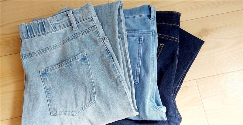 專家建議用冷水加白醋清洗牛仔褲，可防止褲子褪色。（示意圖，photoAC）