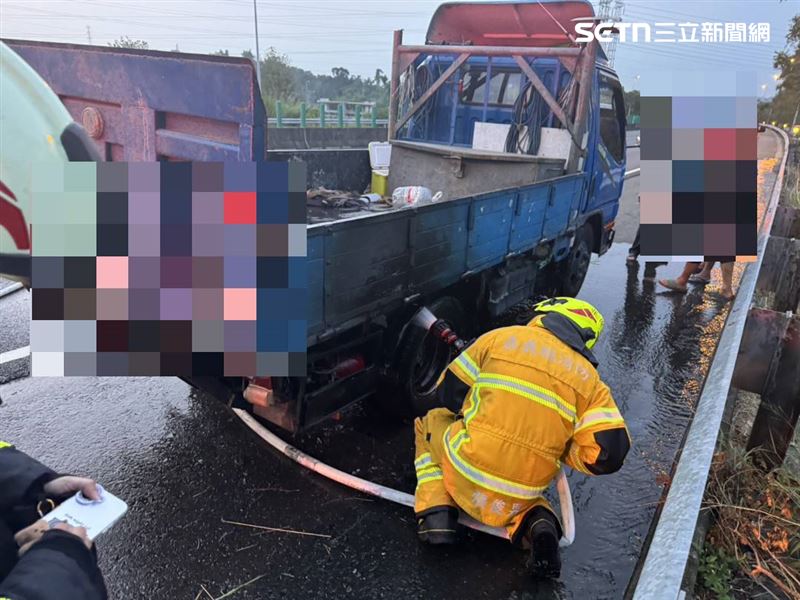 國3竹崎路段9日下午又發生火燒車意外。（圖／翻攝畫面）