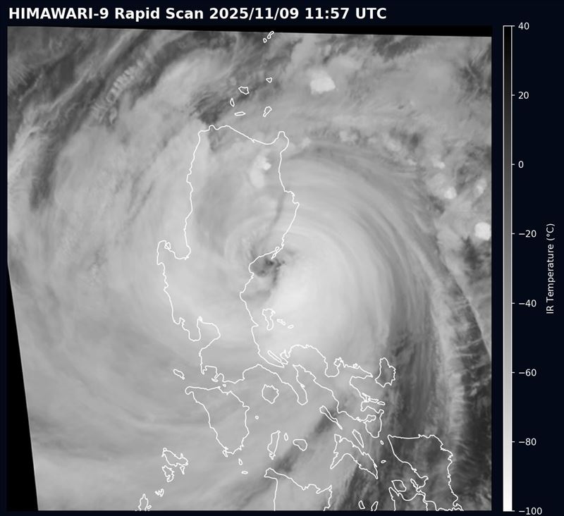 在結構被菲律賓陸地破壞前，鳳凰颱風可謂「一隻又大又強的鳳凰。」（圖／翻攝自threads＠台灣颱風論壇）