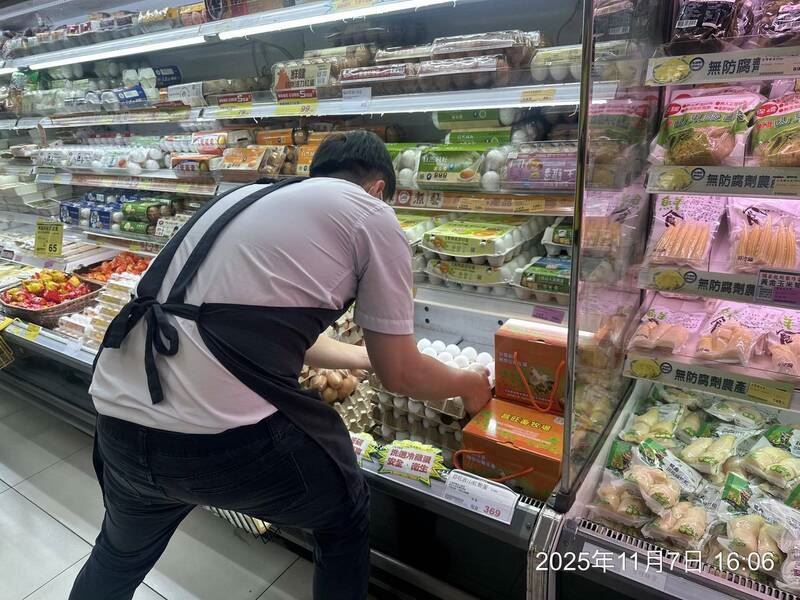 彰化查出雞蛋有農藥殘留，新竹縣衛生局7日獲報後，2超市預防性下架同批號雞蛋。（新竹縣衛生局提供）