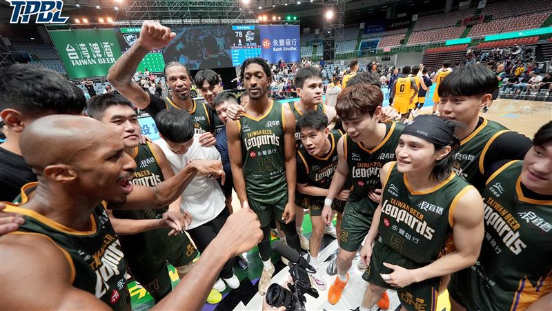 台啤永豐雲豹逆轉新北中信特攻，笑納開季5連勝。（圖／TPBL提供）