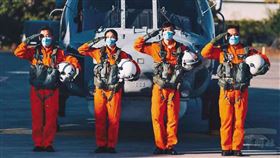 飛行駕駛離座如廁！吹哨者：不顧同僚死活