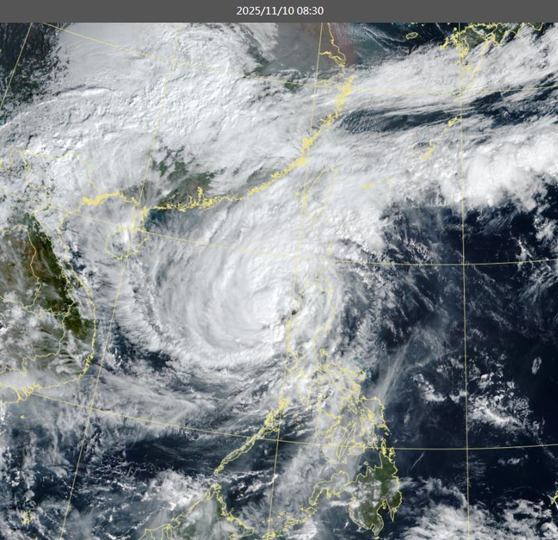 鳳凰颱風最快今晚發布海警，陸警明日上午機率最高。（圖／中央氣象署）