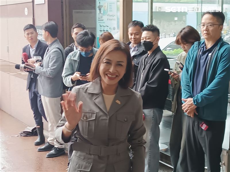 邱議瑩前往民進黨中央登記高雄市長初選（圖／記者盧素梅攝影）