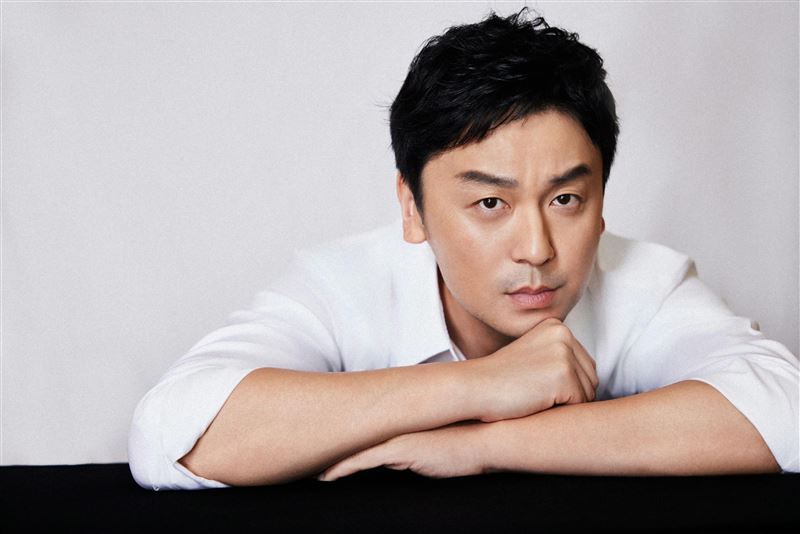 戲裡角色千變萬化，戲外給人踏實幽默，「演員職人」雷佳音深受家喜愛。（圖／LiTV、雷佳音工作室提供）