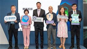 （中）宏禦科技股份有限公司張康齡總經理、（右一）資策會周樹林策略長、（右二）世貿展會營運處陳淑華主任、（右三）盛敏成博士、（左二）雲智維科技曾雅鈺總經理、（左一）朔宇科技毛美龍總經理，共同啟動「AI資安 × 智慧防禦」新時代，象徵產官學研攜手推動資安產業升級。（圖／宏禦全球提供）