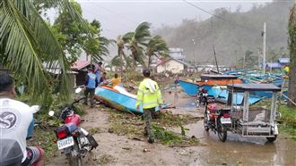 鳳凰襲菲國2死　海水湧入險些捲走兩長者