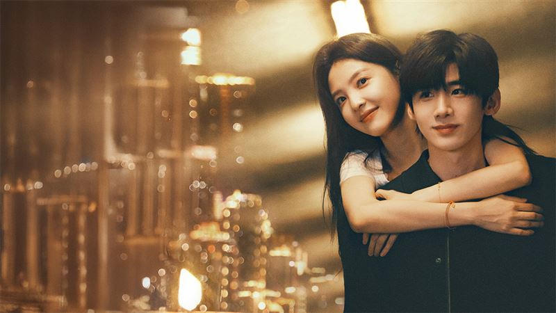 白敬亭（右）、章若楠（左）《難哄》真摯又浪漫的感情故事深受喜愛。（圖／中天娛樂台提供）