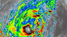 鳳凰颱風進入重整階段，未來24小時北上的過程中將會再度增強。（圖／取自「台灣颱風論壇｜天氣特急」臉書）