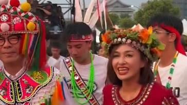 邱議瑩牽陳其邁熱舞片爆紅!反差網友笑了