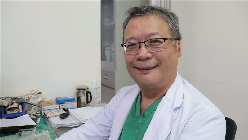 僅一耳能聽 小耳症醫曾被笑 靠右耳獲信任