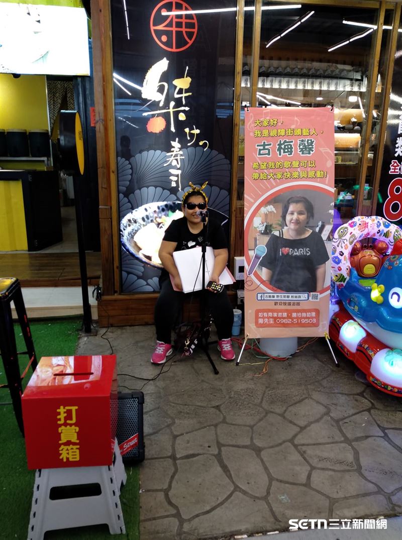 古梅馨非常喜歡唱歌，她說，這一切都要歸功於外公和外婆。從小，兩位老人家就會播放各種知名歌手的音樂給她聽，包括鳳飛飛、鄧麗君等經典歌手的歌曲，這些旋律陪伴她度過童年，也悄悄培養了她對音樂的敏感與熱愛。（圖／受訪者提供）