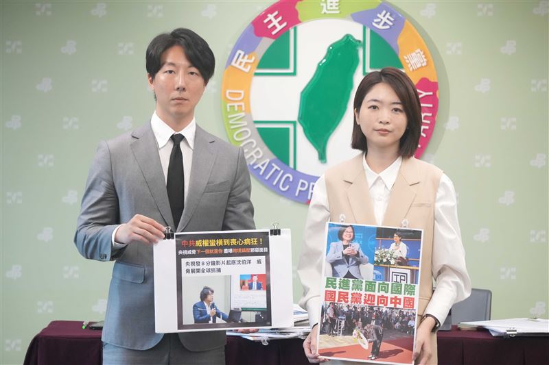 民進黨今（10）日由發言人吳崢、韓瑩召開「鄭麗文敵我不分 配合統戰共諜變烈士」記者會。（圖／民進黨提供）