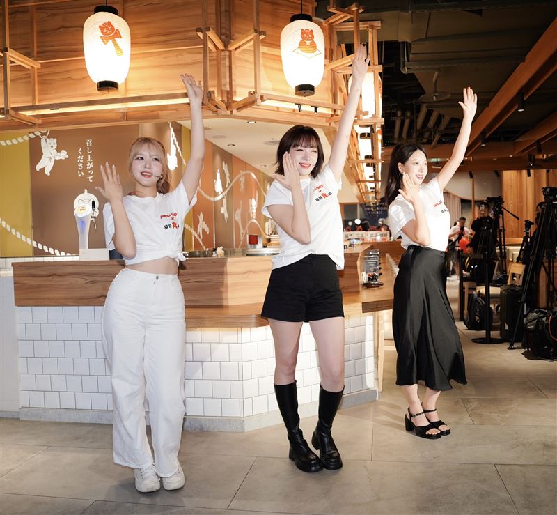 廉世彬(左起)、河智媛、禹洙漢為日系美食站台。（圖／記者趙于瑩攝影）