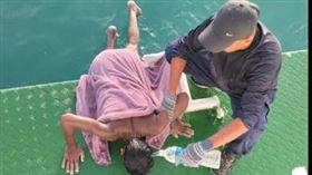 馬來西亞，羅興亞族，緬甸，300人搭船逃難，船隻失事，13人獲救，200多人下落不明，搜救(圖／翻攝自Agensi Penguatkuasaan Maritim Malaysia FB)