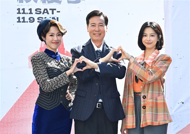 尹昭德（中）預告劇情將有重大轉折，黃瑄（左）聽了鼻酸，右為蔡祥。（圖／台視提供）