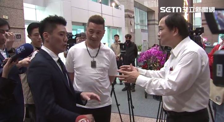 要鄭麗文為拜共匪道歉！丁瑀衝黨中央被擋