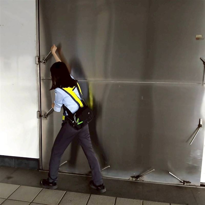 桃園捷運公司今（10）日表示，已完成全線防颱整備，颱風警報期間將視實際風速狀況調整班距（圖／ 桃園大眾捷運臉書）