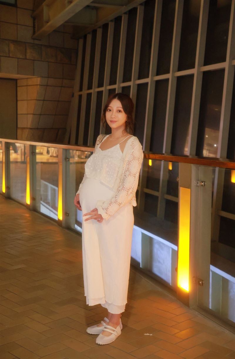 玉兔今年五月宣布又再度懷上女兒，湊成一個「好」字，近期準備卸貨。（圖／翻攝自玉兔臉書）