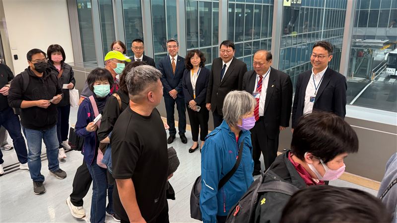 華信、立榮航空，自明（11）日起每日將保留最多36個機位，專供澎湖鄉親辦理緊急往返需求，未使用的座位在起飛前24小時將釋出予一般旅客。（圖／民航局提供）