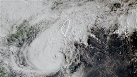 鳳凰颱風準備北轉。（圖／台灣颱風論壇｜天氣特急臉書）