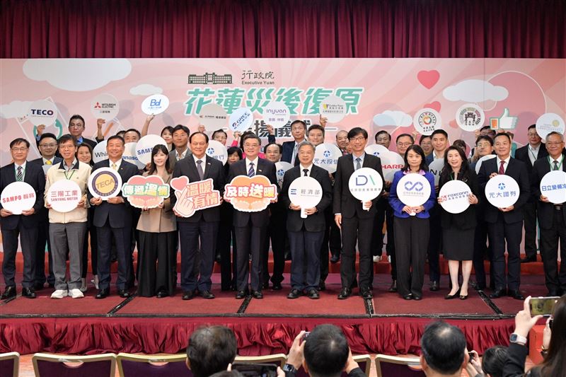 行政院長卓榮泰今（10）日出席「花蓮災後復原表揚儀式」。(圖/行政院提供)