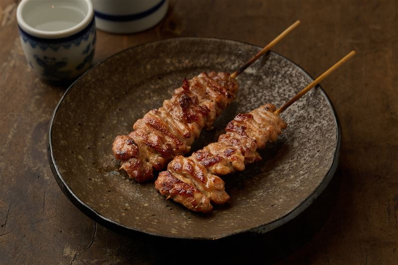 「雞頸肉（鹽味）」口感富彈性有嚼勁，還有油脂香氣在口中綻放。（圖／品牌業者提供）