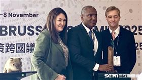 小肯尼羅瑞（Peter Kenilorea Jr.）獲得「Kitching 獎」/受訪者提供