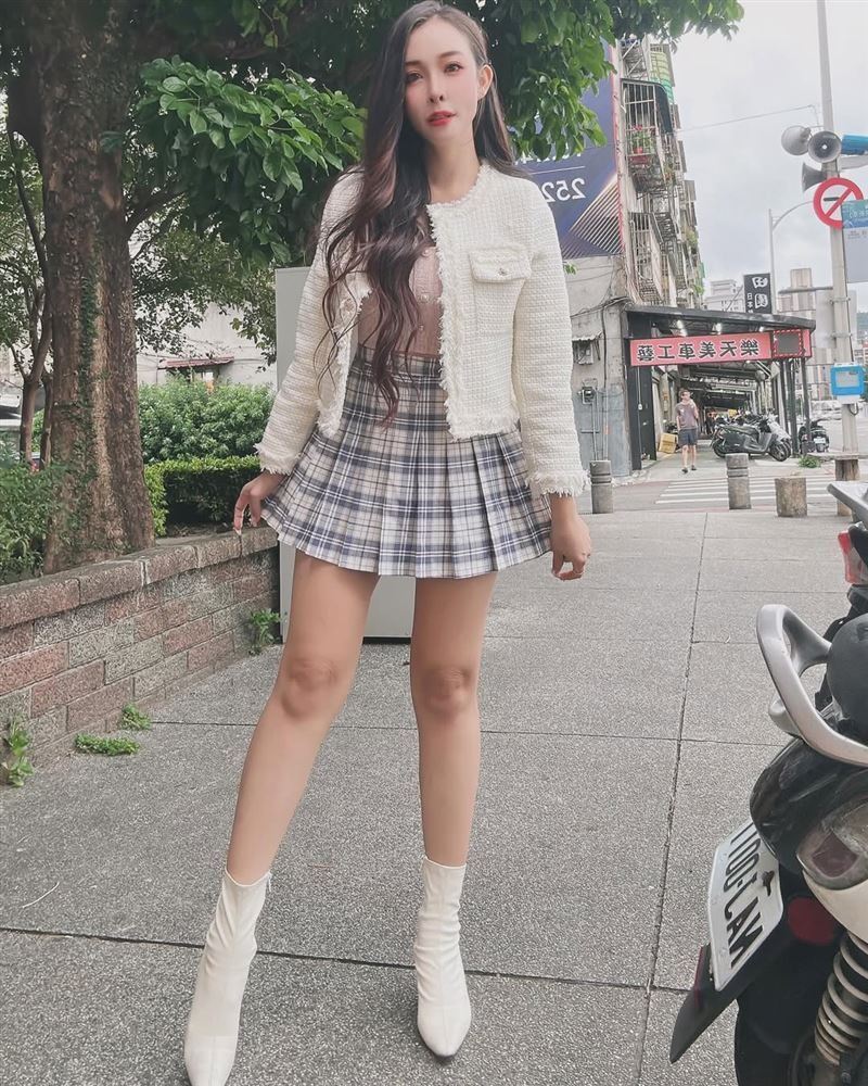 AV女優娃娃受訪強調，黃明志不會給錢，他和謝侑芯只是砲友，「不要再污名她了」。（圖／翻攝自娃娃臉書）