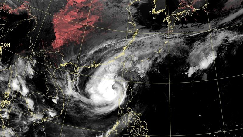 鳳凰颱風估從嘉義以南地區登陸。（圖／中央氣象署）