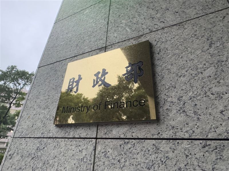 新車退稅、舊車報廢等優惠辦法，財政部公佈申請資格。（圖／記者師瑞德攝影）