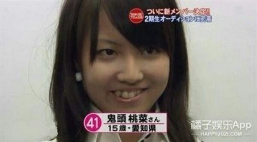 三上悠亞13、15歲使用「鬼頭桃菜」的本名，鼻子扁塌、眼睛較小、還有暴牙，連膚色都偏黑。（圖／翻攝自PTT）