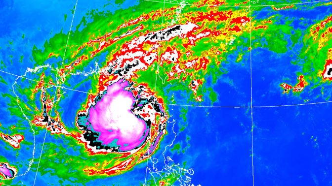 鳳凰變壯撲台！2地紫爆豪雨最猛時段曝