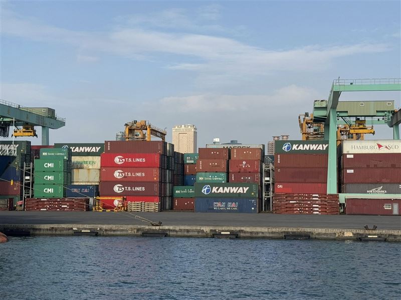 航運是否回溫，法人評估要到春節，不過航運三巨頭中，長榮對投資人最具保護力。（圖／記者師瑞德攝影）