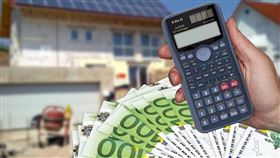 換屋族別再誤會！自住房地賣屋2年內重購，不論新屋價高低，皆可按「重購價÷出售價」比例退(抵)房地合一稅；先賣後買5年內申請退稅，先買後賣申報時扣抵。備妥契約、價金證明與權狀，掌握時程不漏接。逾期權益落空，移轉登記日對齊。（示意圖／PIXABAY）