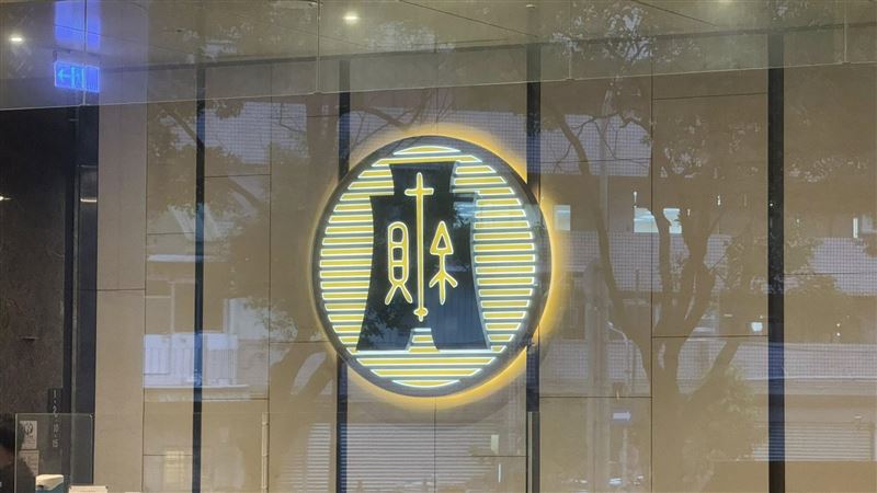 換屋族別再誤會！自住房地賣屋2年內重購，不論新屋價高低，皆可按「重購價&divide;出售價」比例退(抵)房地合一稅；先賣後買5年內申請退稅，先買後賣申報時扣抵。備妥契約、價金證明與權狀，掌握時程不漏接。逾期權益落空，移轉登記日對齊。（圖／記者師瑞德攝影）