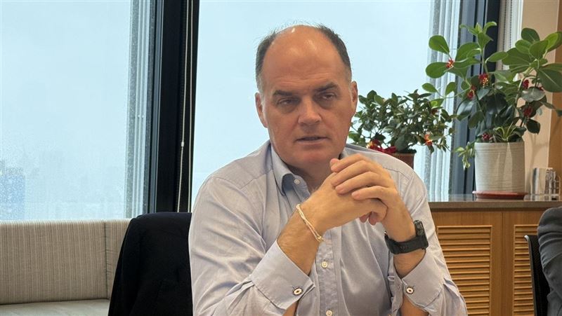 貝萊德韓艾飛強調，重點不在金價數字，而在上漲動能能否續航：央行去美元化年購金逾1000噸、財政赤字與貨幣貶值發酵，金礦獲利創高且估值仍低。建議依風險配置3%-5%黃金，聚焦趨勢、別困在點位。（圖／記者師瑞德攝影）