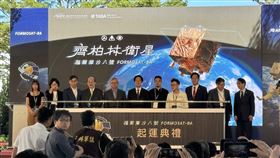 齊柏林衛星原訂搭乘SpaceX在11/11升空，卻因美國FAA受預算僵局波及，宣布自11/10起每日6:00–22:00全面禁射商業太空活動，直接卡死福八固定10:18的任務時窗。發射因此連二延、日期未定，TASA團隊已在發射場維持衛星整備與健康監控，並持續與SpaceX追蹤新檔期與FAA最新動向。（圖／記者師瑞德攝影）