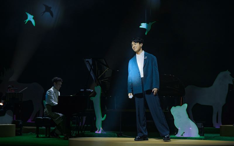 韋禮安擔任阿龔音樂會嘉賓，意外被誤認為「偽青峰」、「偽家凱」。（圖／緒風有限公司提供）