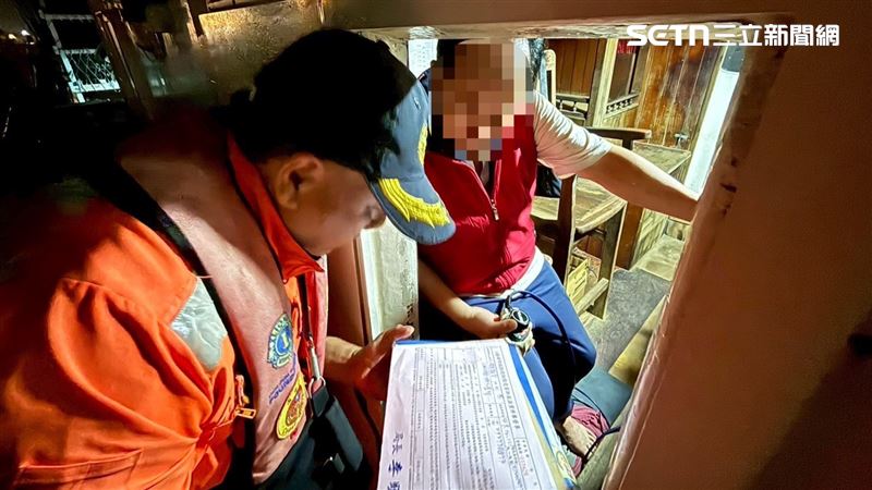 安平商港安檢所登檢，依災害防救法開罰郭姓船長，函送市府，後續恐處5萬至25萬的罰鍰。（圖／翻攝畫面）