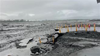 新／台9線馬太鞍溪便橋被淹沒　現況曝光