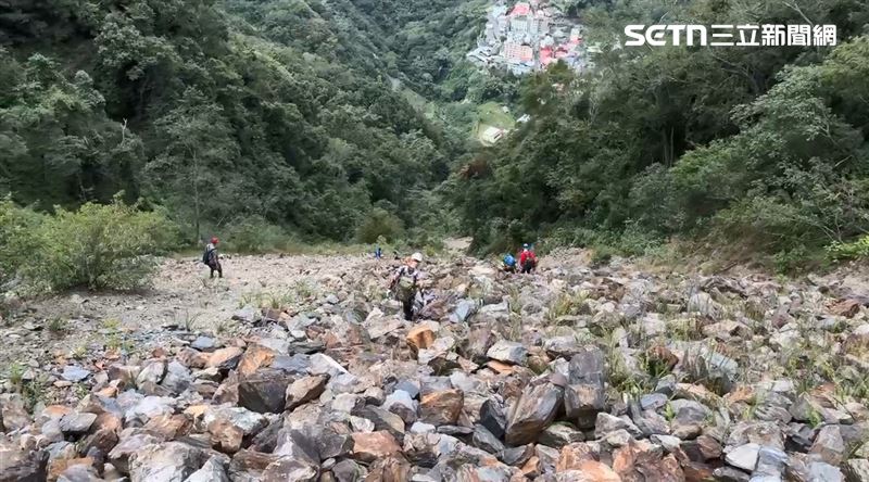 13人登山隊!男押隊墜180米山崖沒人發現