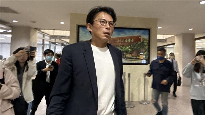 柯前幕僚:民眾黨版圖髮際線不斷往後退!