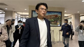 柯前幕僚：民眾黨版圖髮際線不斷往後退！