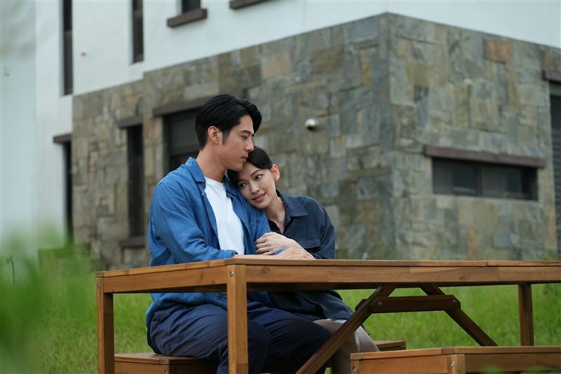 胡宇威（左）面對前女友姚以緹的現身難以招架。（圖／公視+提供）