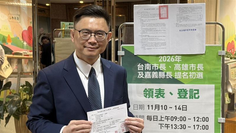 賴瑞隆登記參選 酸柯志恩沒政見只有批評